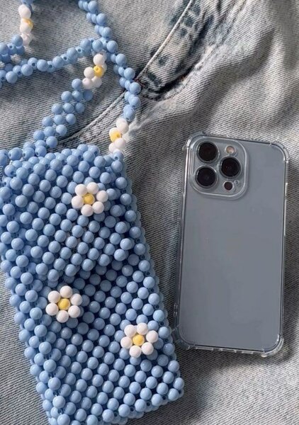 Sacoche perlée bleue fleurie