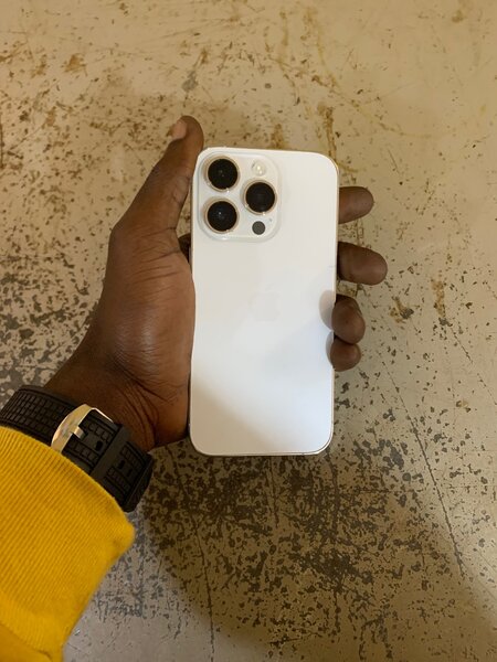 Smartphone 14 pro blanc