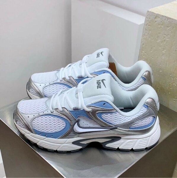 Baskets Nike V5  Blanc Argent