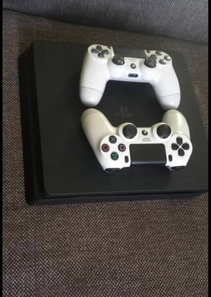 Console ps4 sl avec manettes