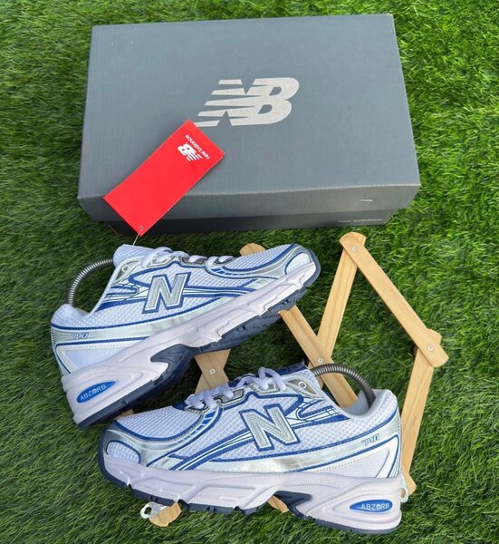 Baskets New Balance 2002R