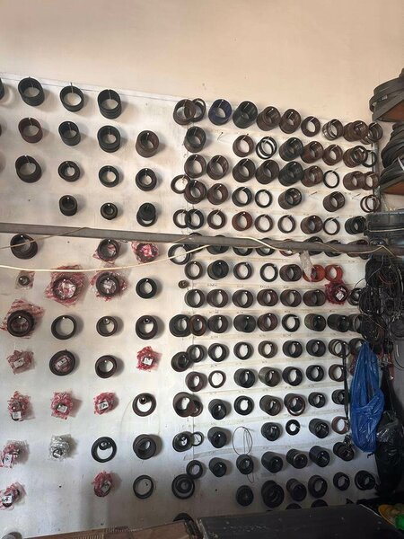 Pressure seals, steering box,brake and oil ring seals