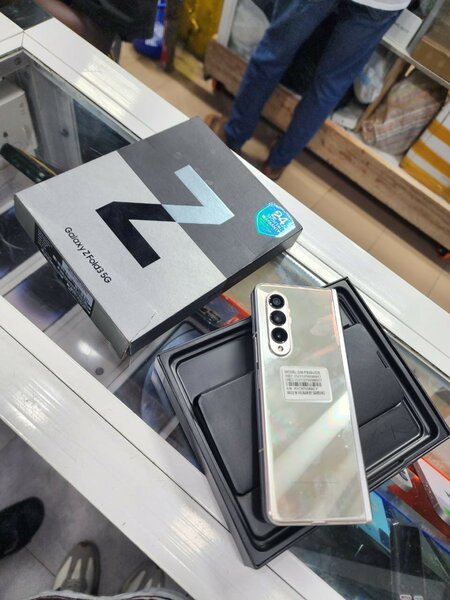 Galaxy z fold 3 256 giga et 12