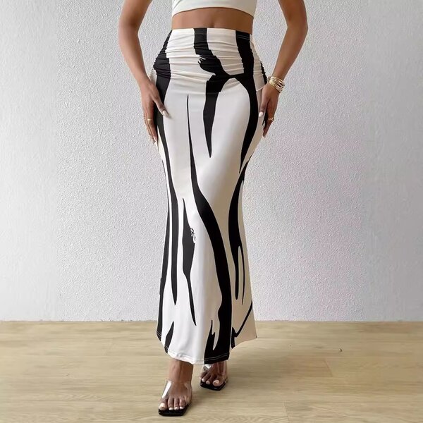 BLACK & WHITE SKIRT