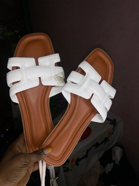 Sandales blanches élégantes