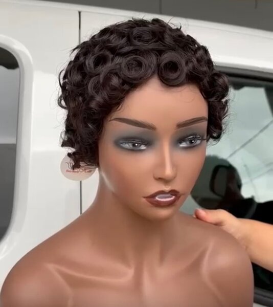 Perruque Courte Bouclée Chic