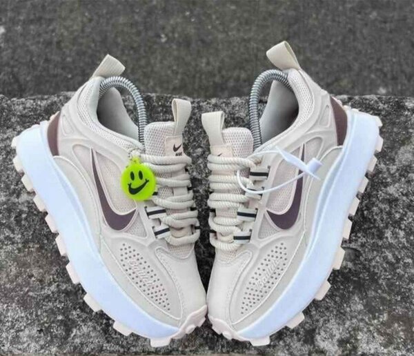 Baskets sport hommes modernes