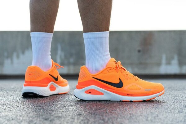 Chaussures de course orange vives