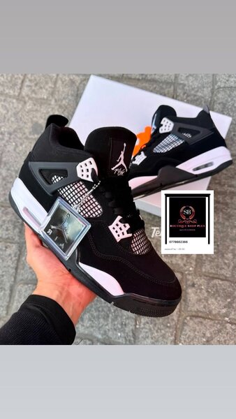 Basket air Jordan rétro 4 authentique avec sa boîte