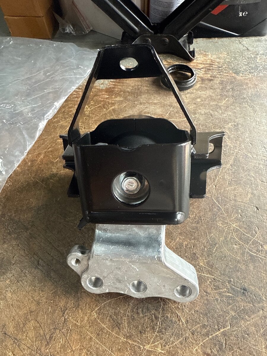 Patte moteur SUZUKI DZIRE CROI