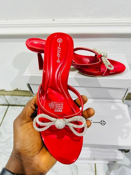 Sandales élégantes avec bijoux