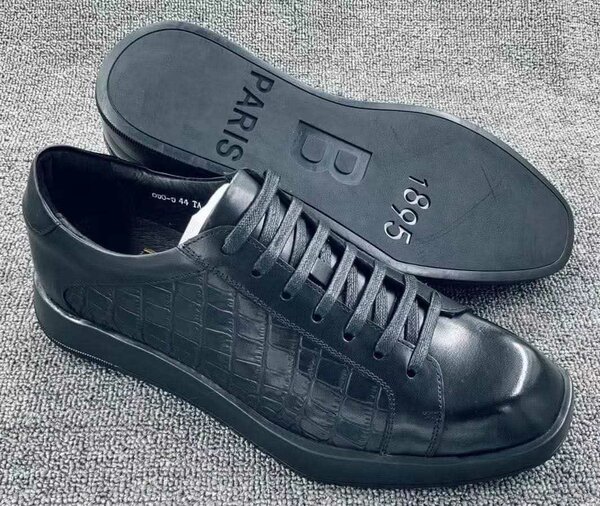 Sneakers en cuir noir élégantes