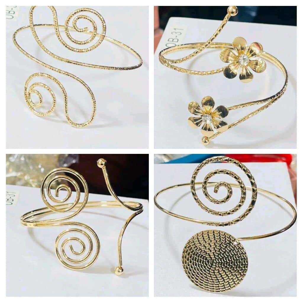 Bracelets de bras dorés