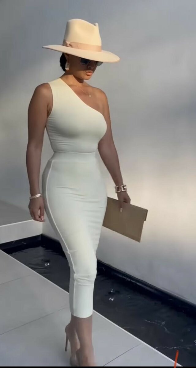 Robe élégante en crêpe ivoire