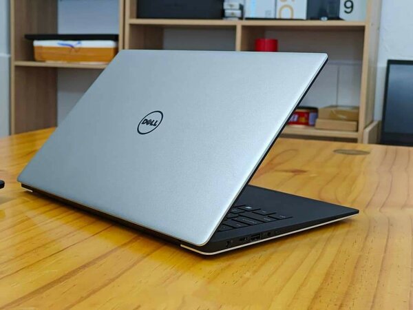 DELL XPS 9350 CORE I7 256GB 8GB