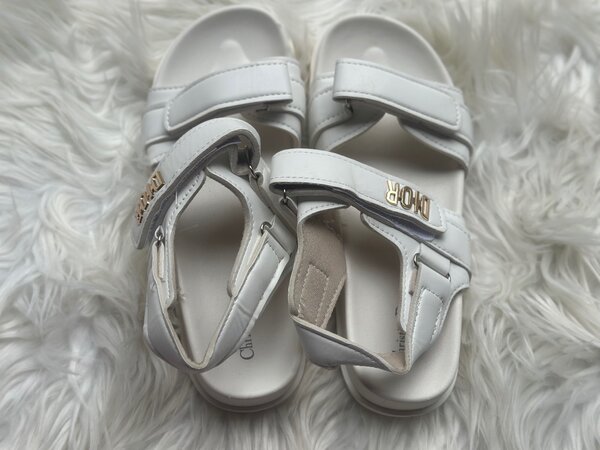 Sandales blanches élégantes