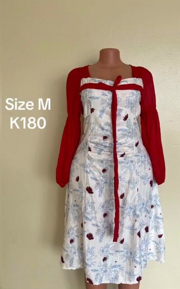 Light dress with print, contrast sleeve