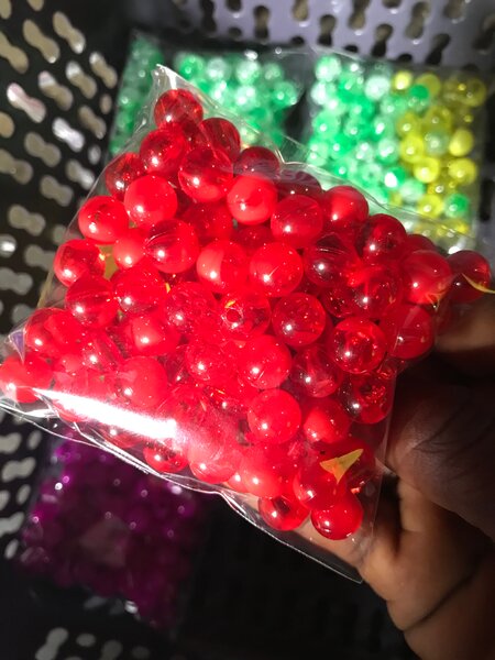 Perles en acrylique scintillantes