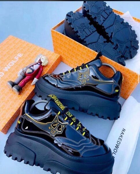 Nakedwolfe sneaker