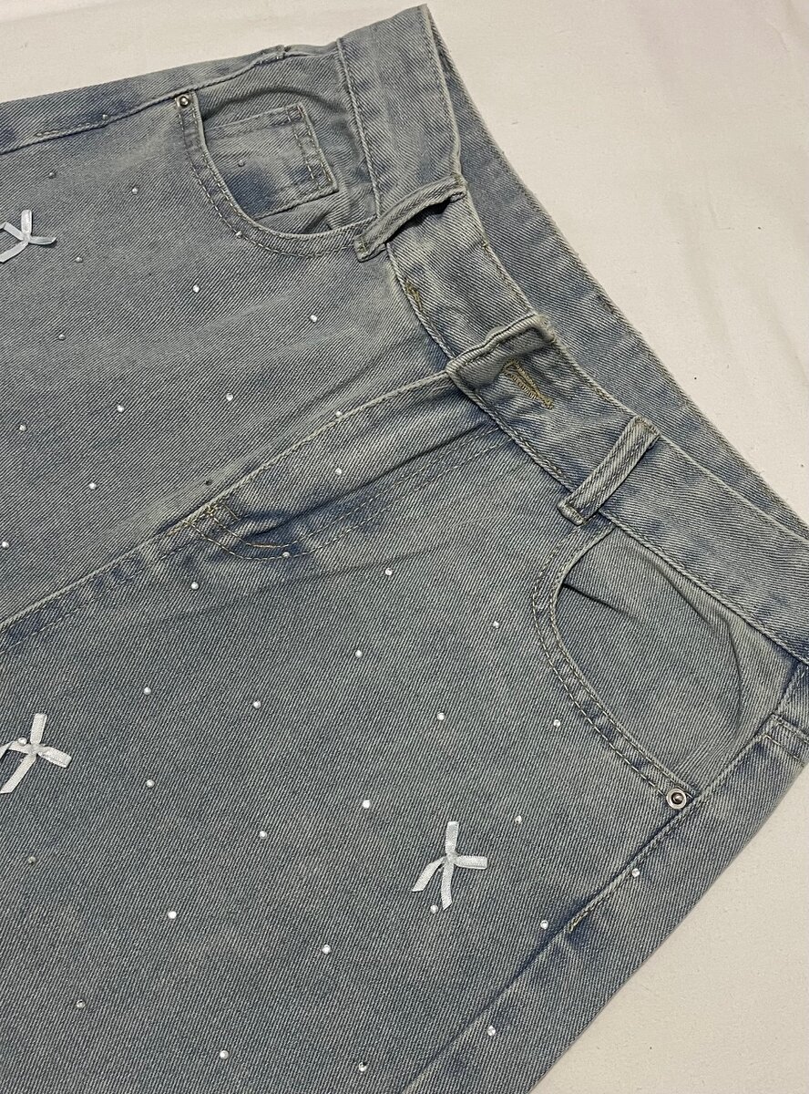 Джинсы со стразами и бантиками