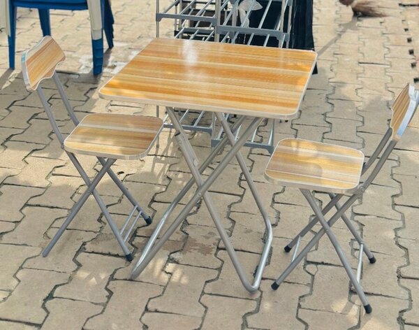 Ensemble table et chaises pliables