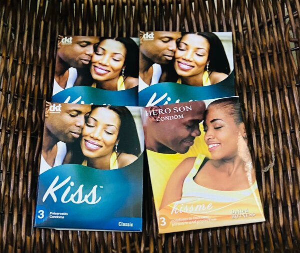 12 Préservatifs (4 paquets )