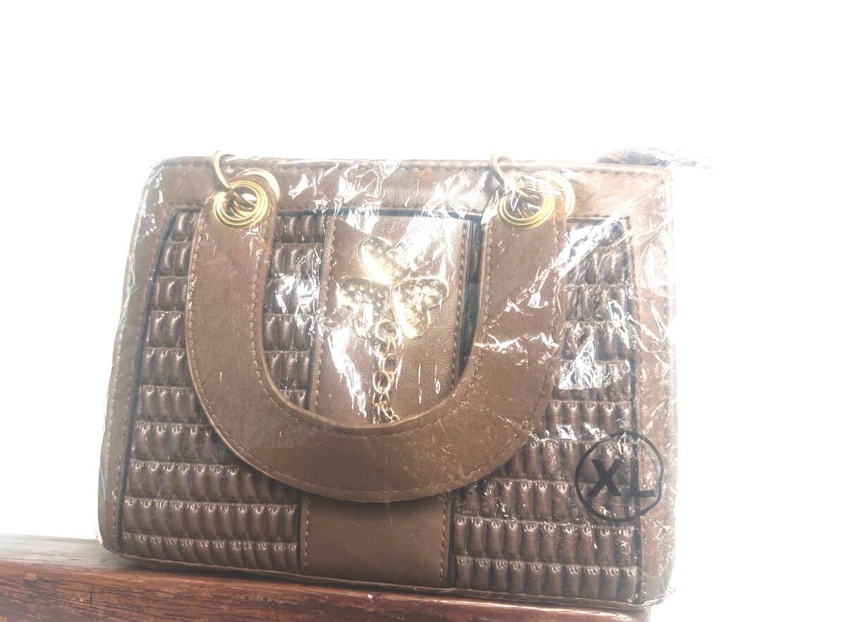 Pochette en cuir marron chic