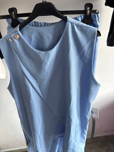 Ensemble bleu sans manches