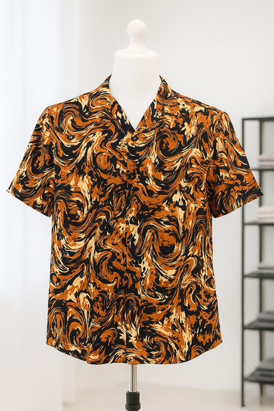 Chemise à motifs abstraits