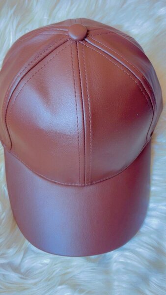 Casquette en cuir élégante