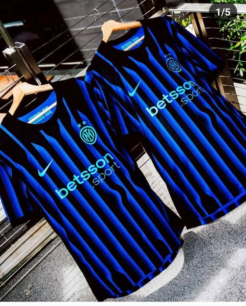 Maillot de foot noir et bleu