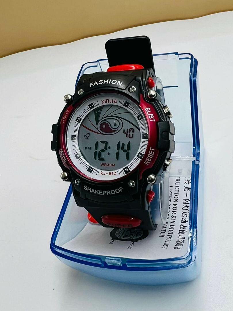 Montre numérique résistante à l'eau