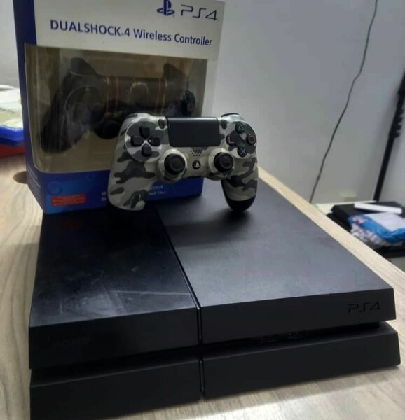 PS4+10JEUX 2MANETTES