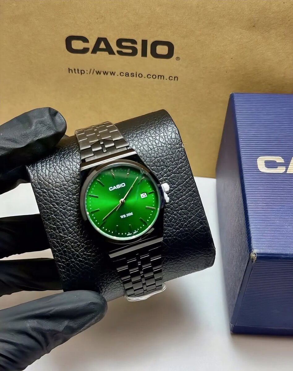 MONTRE CASIO (fond vert )