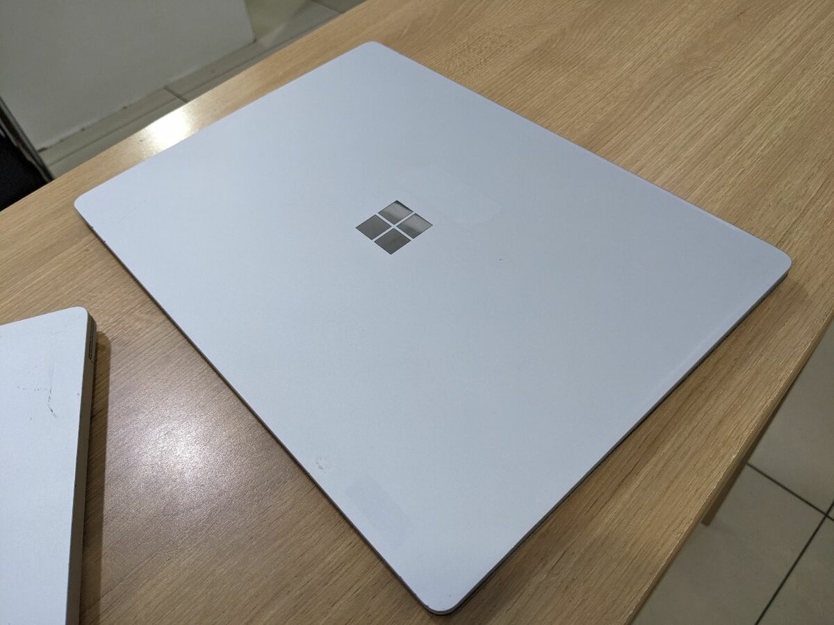 Microsoft Surface Laptop