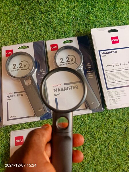 2.2X and 5x Magnifying Glass