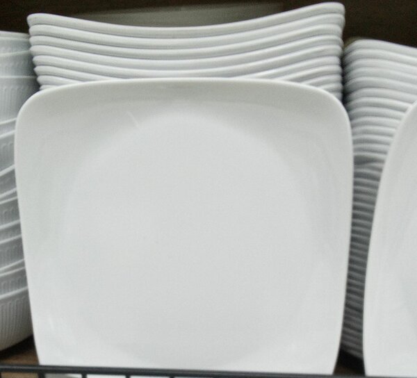 Assiettes carrées blanches