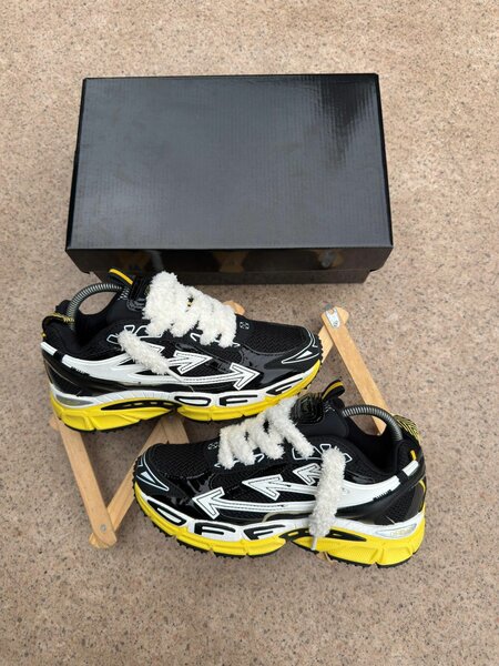 Sneakers tendance noir et jaune