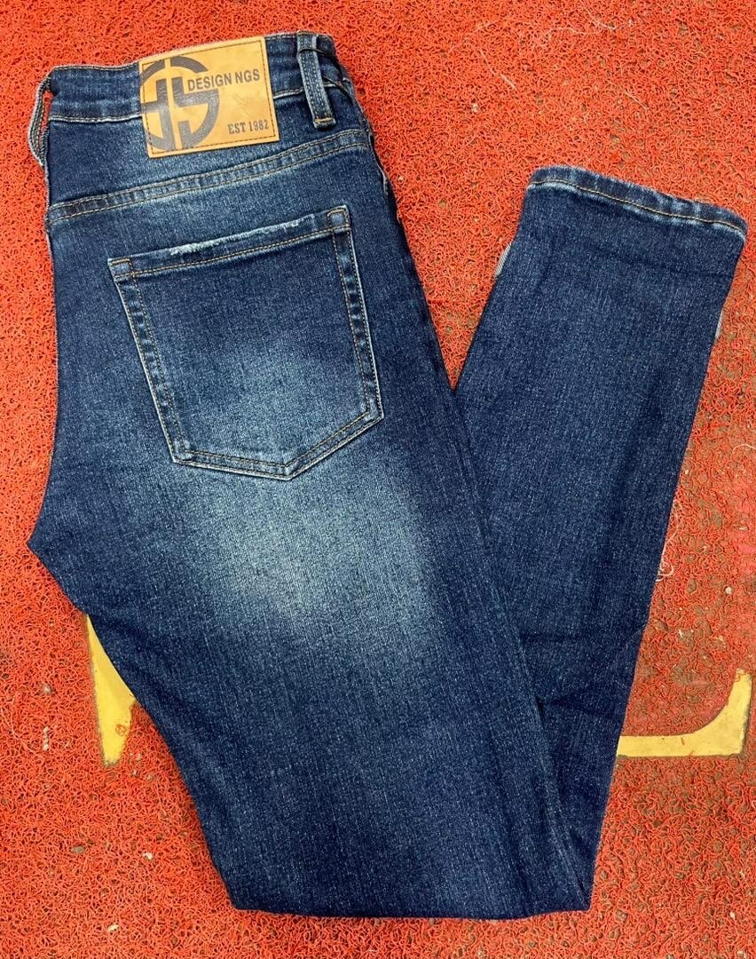 Jeans disponible taille 30 à 40