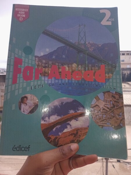 Livre d'anglais 'Far Ahead'