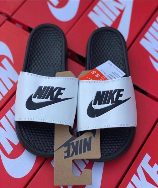White Nike Flip-flops