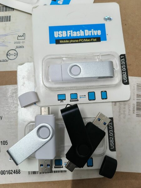 32 GB - Clé USB Modèle 2en1