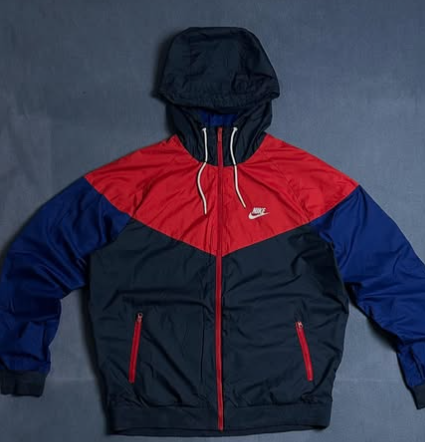 Nike windbreaker runner size: ML 