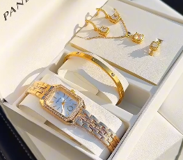 Комплект с наручными часами для женщин