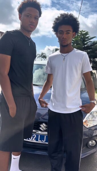 Sandales Noires et t shirt