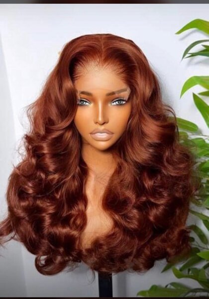 Perruque en dentelle ondulée