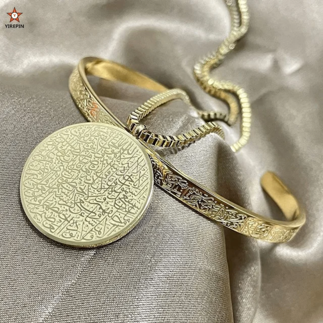 Collier médaillon gravé artistique