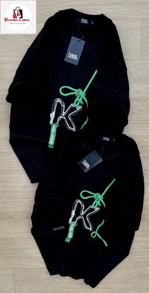 T-shirt noir avec logo graphique