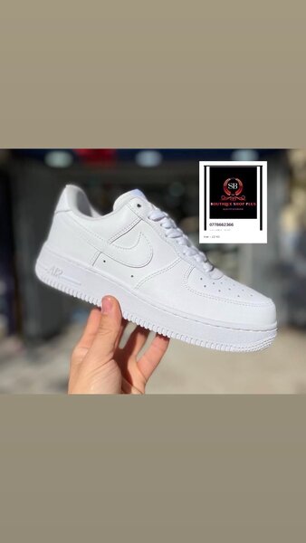 Basket Nike air force authentique avec sa boîte