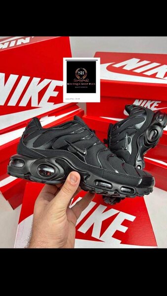 Basket Nike tn  authentique avec sa boîte